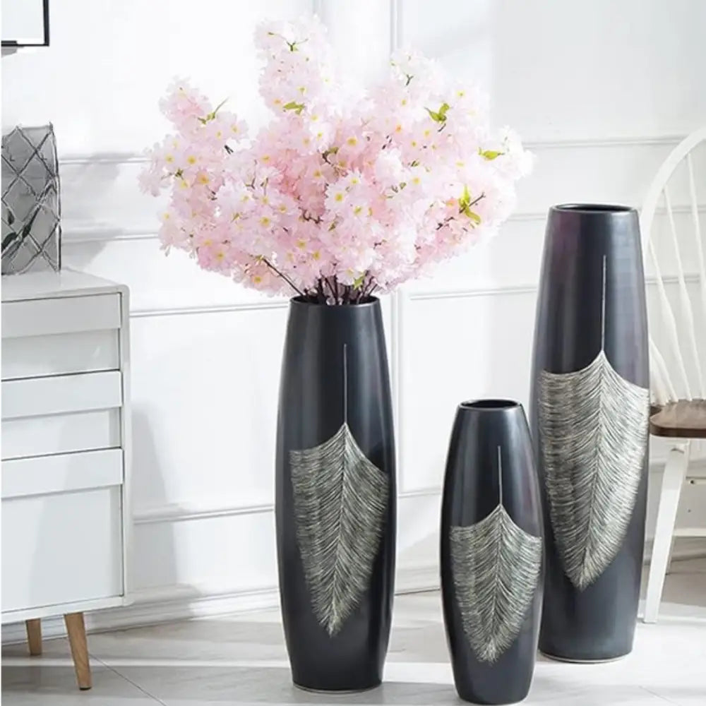 Grand vase noir à poser au sol