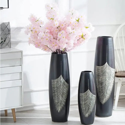 Grand vase noir à poser au sol