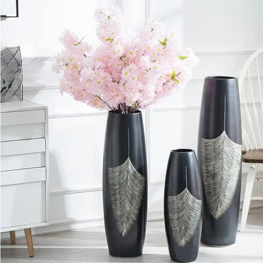 Grand vase noir à poser au sol