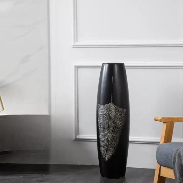 Grand vase noir à poser au sol