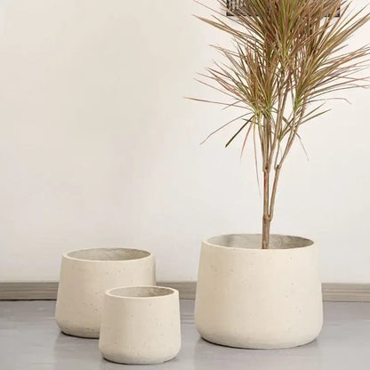 Gros pot de fleur beige