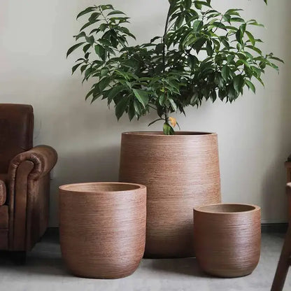 Gros pot de fleur décoratif