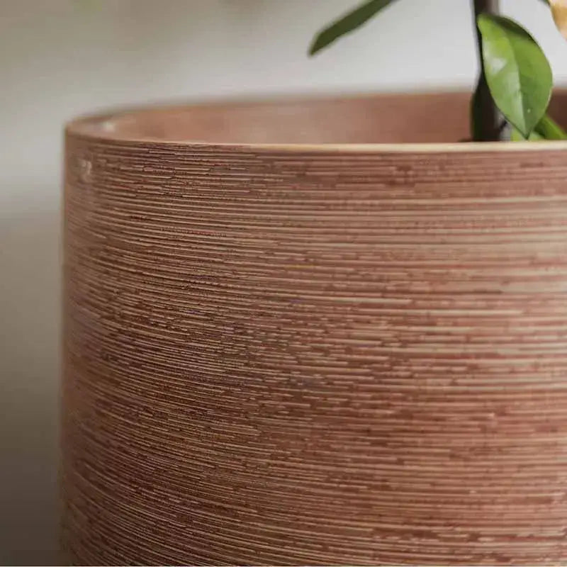 Gros pot de fleur décoratif