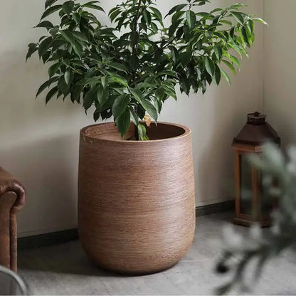 Gros pot de fleur décoratif