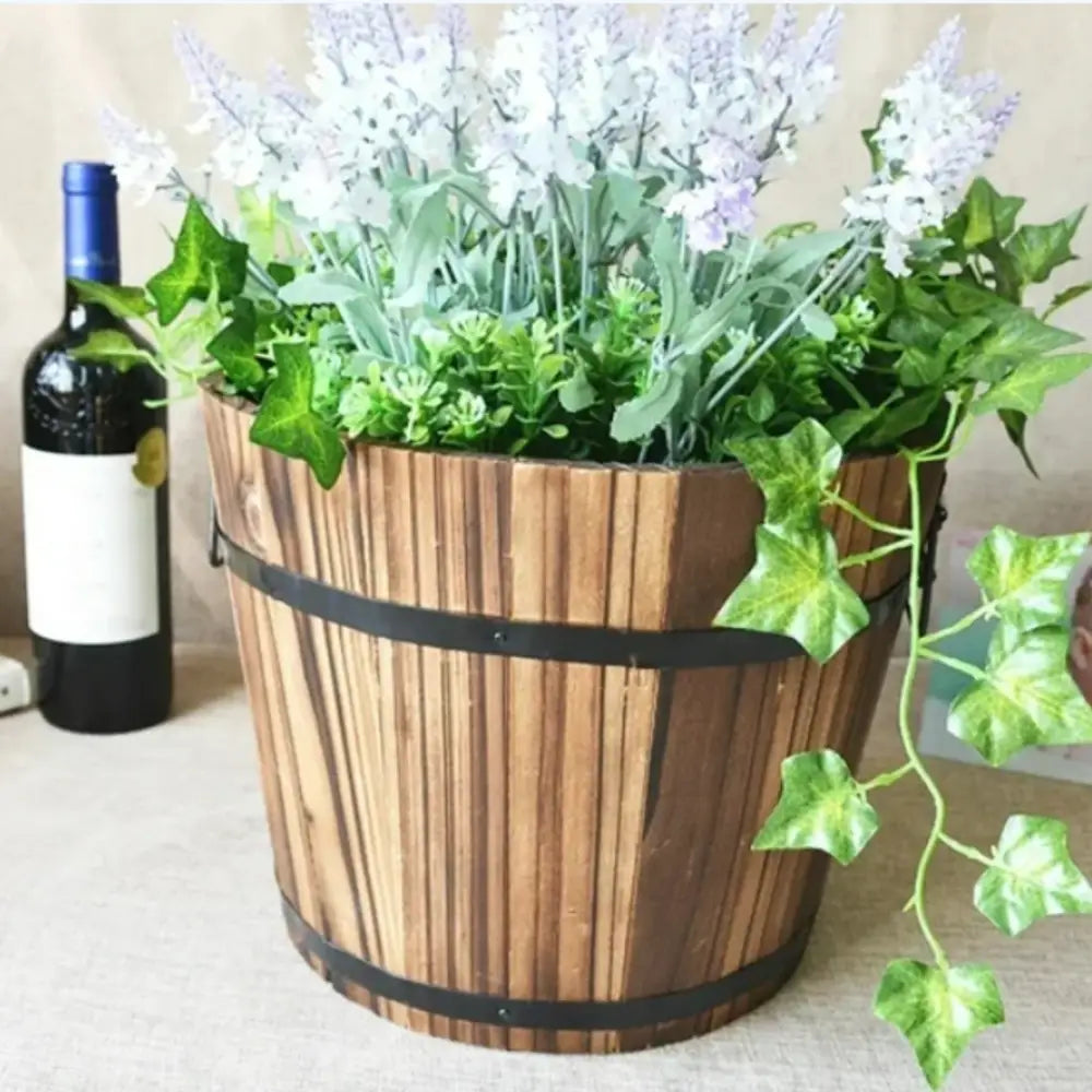 Gros pot de fleur en bois
