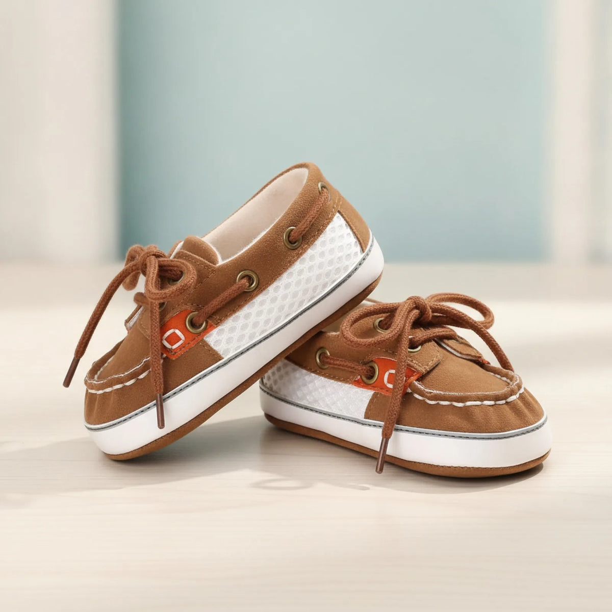 KidzLuxe Mocassins Bébé Bicolores Lacets Élégants