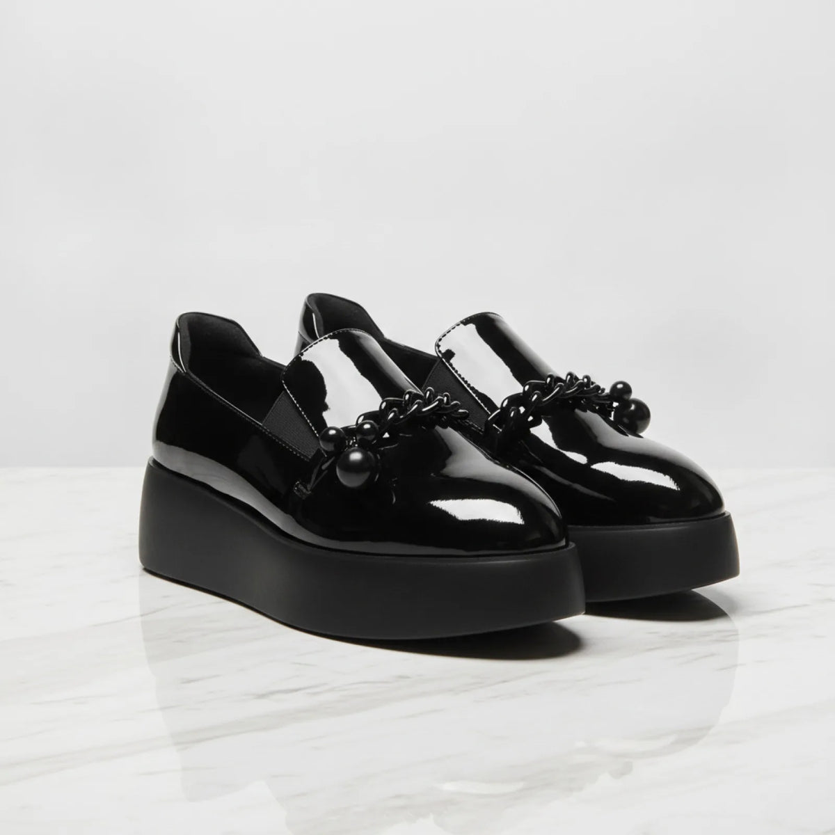 Luxe Mocassins vernis plateforme avec chaîne
