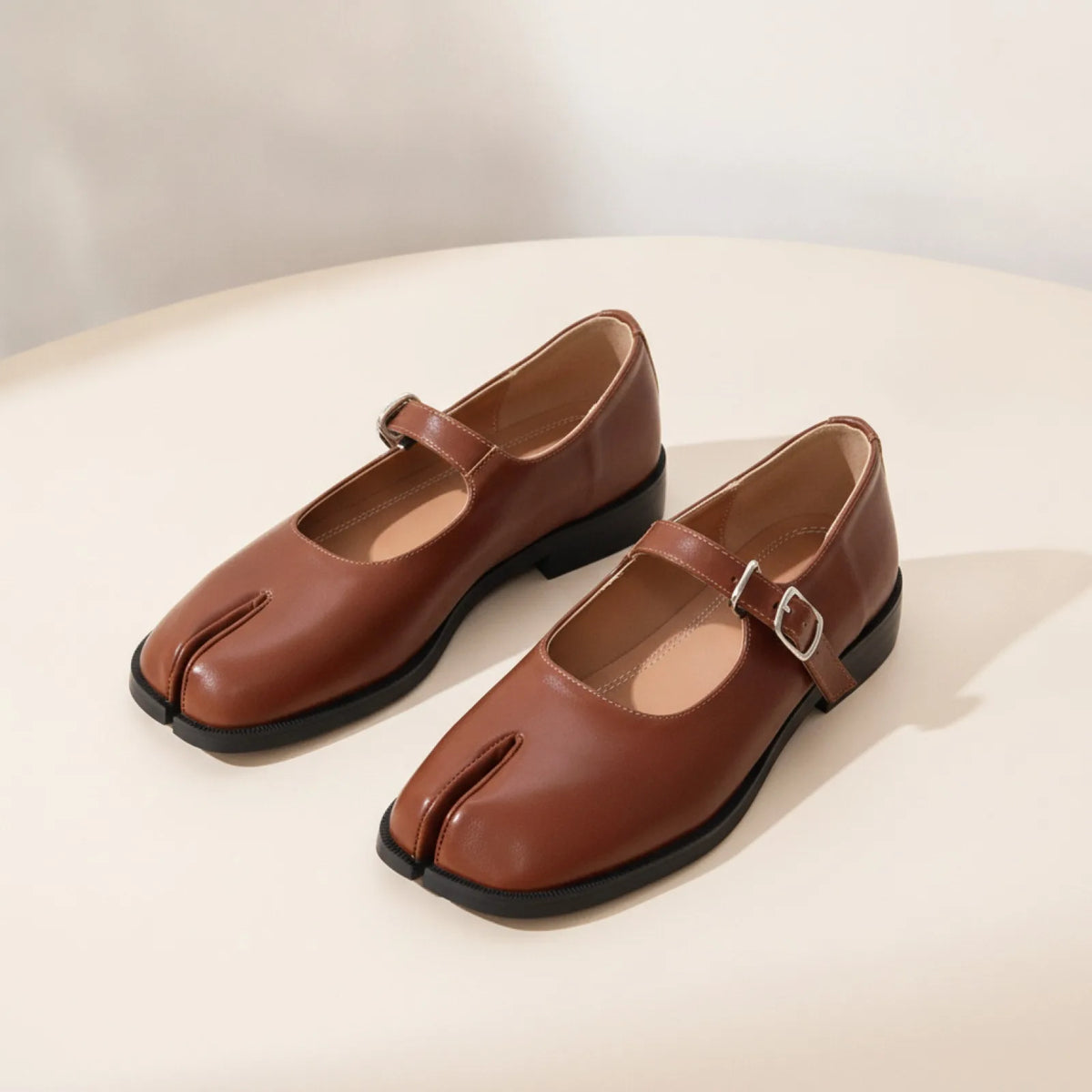 LuxeBrand - Ballerines Mary Jane Tabi Cuir Végan Raffiné