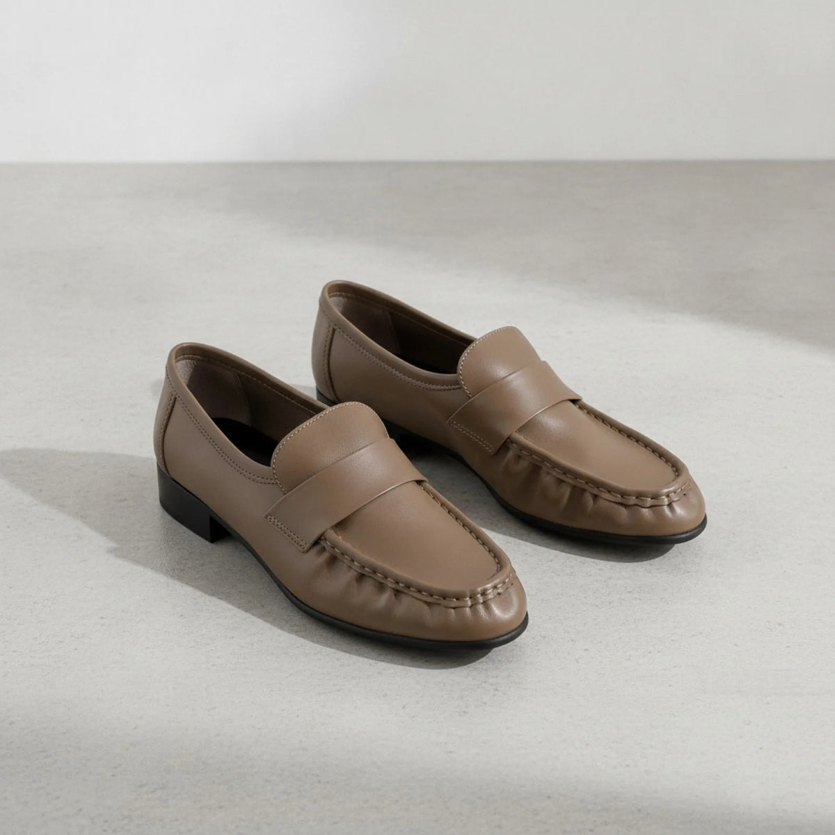 LuxeBrand Mocassins Rétro Cuir Souple Talon Carré