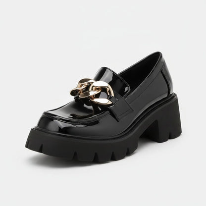 LX Mocassins noirs talons épais cuir verni chaîne dorée