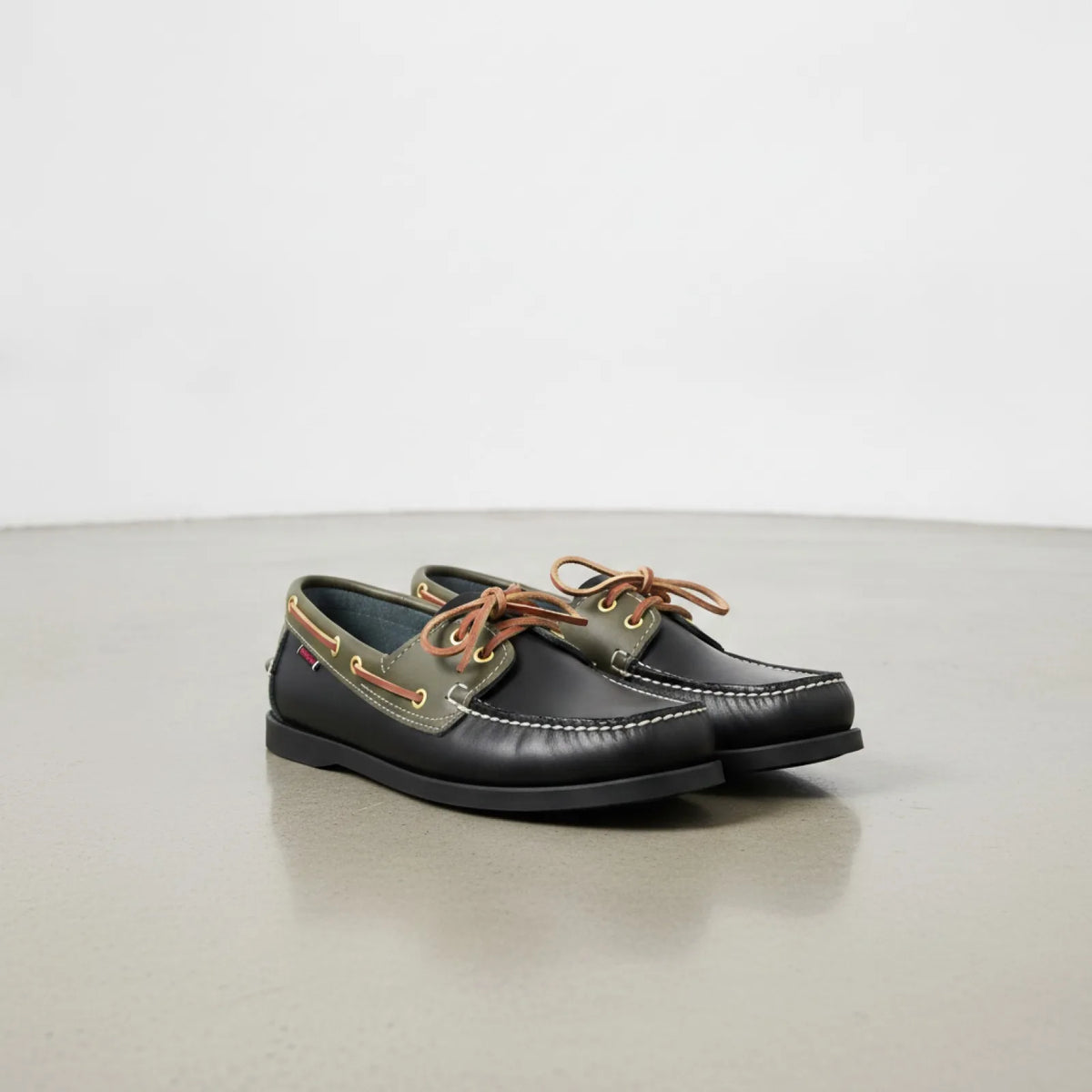 Mocassins Bateau Homme Premium Bicolores Style Soigné