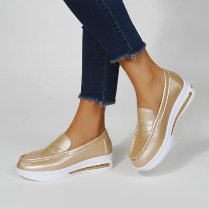 Mocassins Compensés: Effet Basket, Détails Lumineux