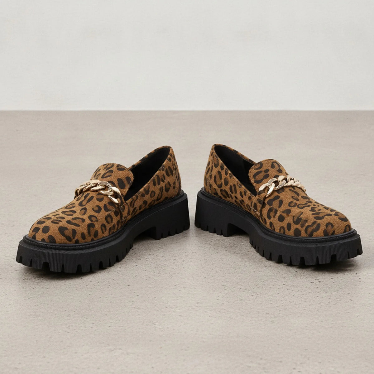 Mocassins Femme Léopard: Style et Confort Signature
