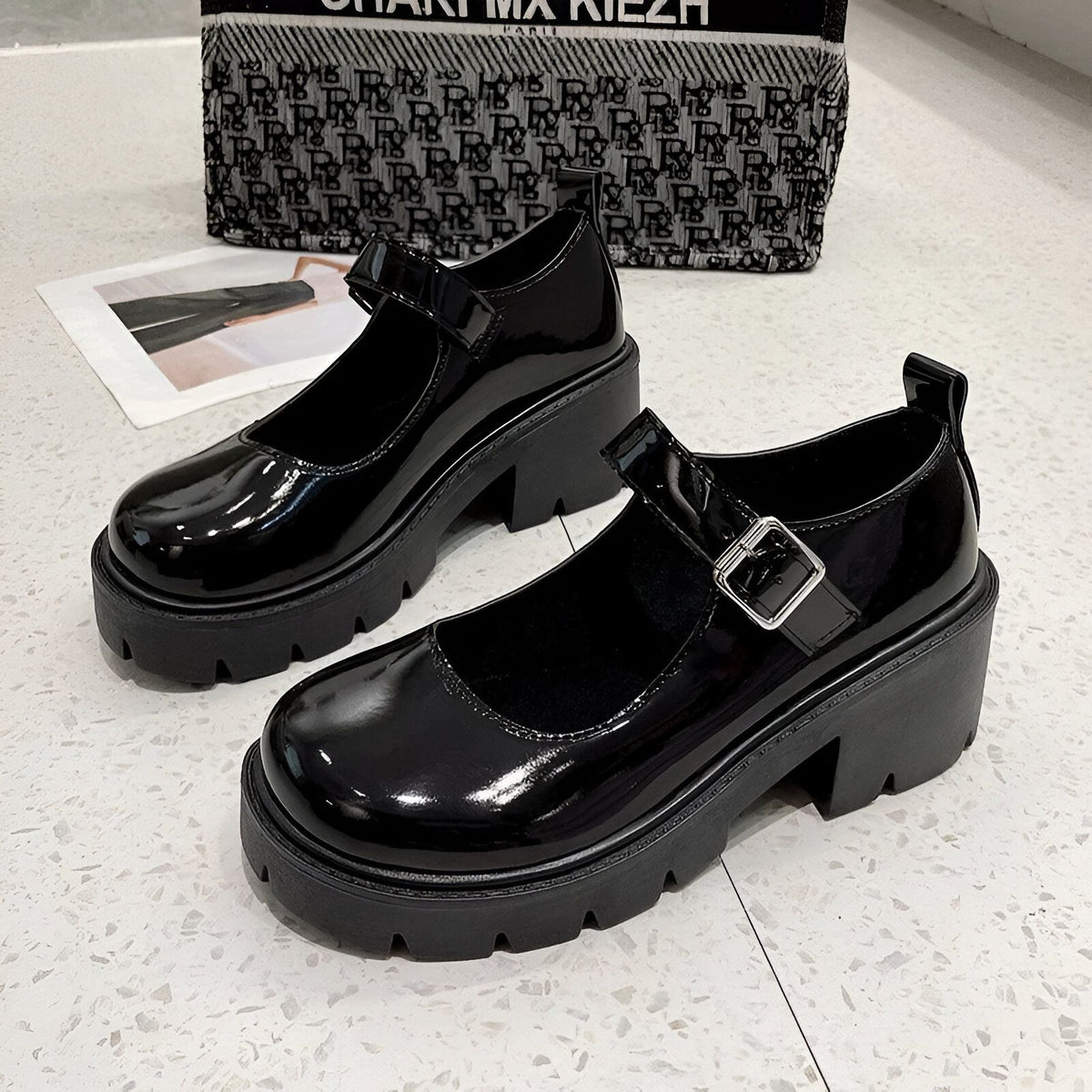 Luxe Mocassins Mary Jane vernis noir semelle épaisse