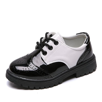 Élégance Kids: Mocassins vernis enfant lacets cérémonie