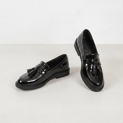 Mocassins Vernis Noirs à Glands - Élégance Femme