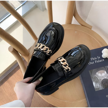 Mocassins Vernis Noir Chaîne Petit Talon - ÉléganceX
