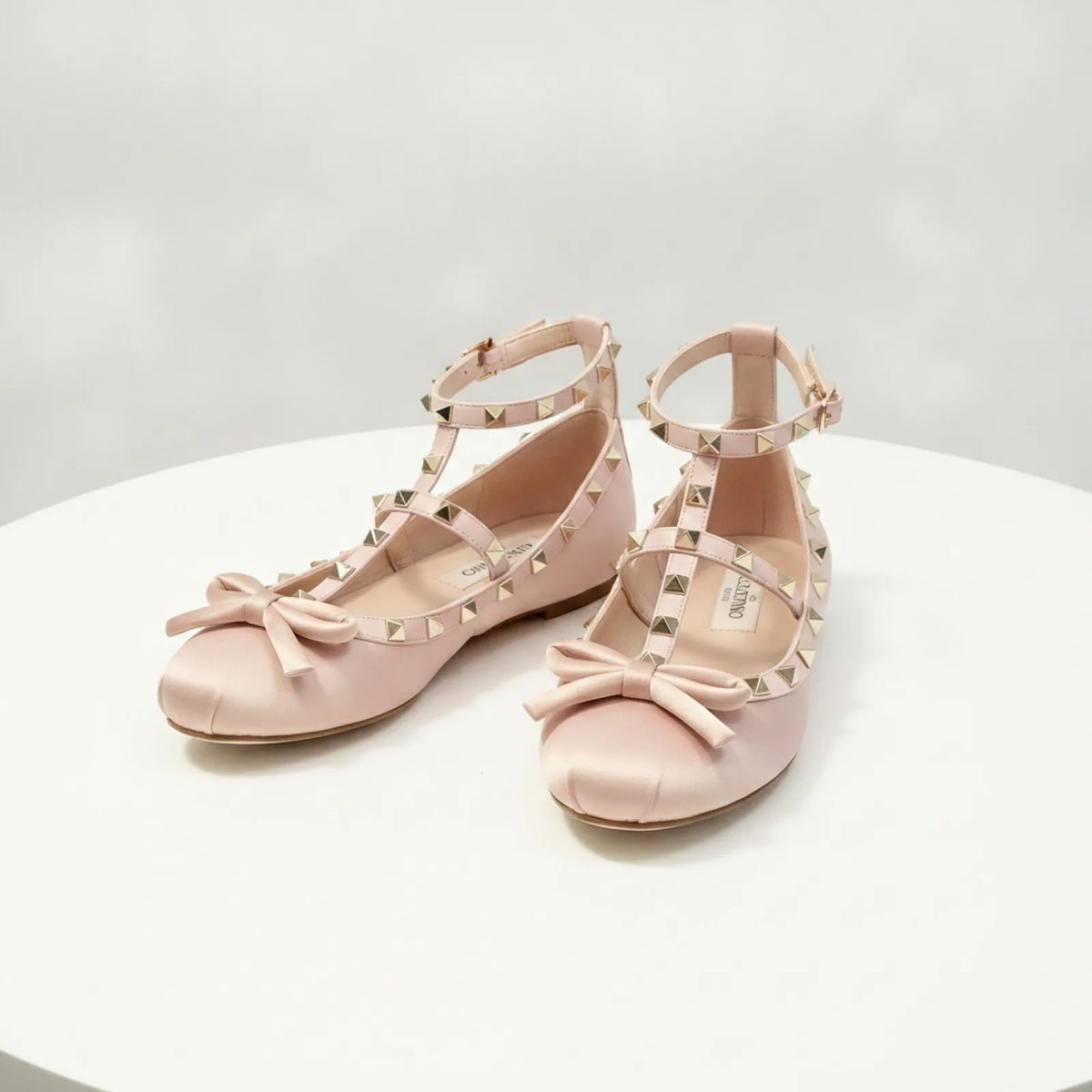 Nova Ballerines en Simili Cuir Satiné, Nœud et Clous