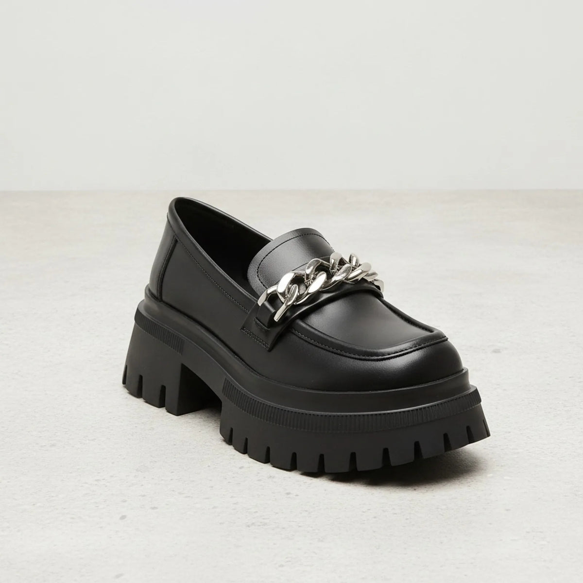 Nova Mocassins Plateforme Femme Noir Chaîne Argentée