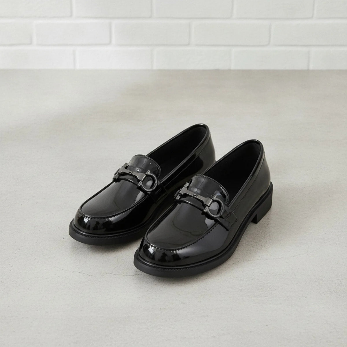 NovaLux Mocassins vernis femme métal élégant