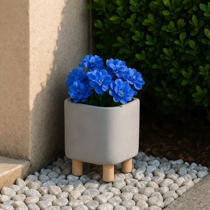 Petit pot de fleur carré