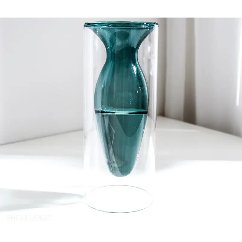 Petit vase en verre
