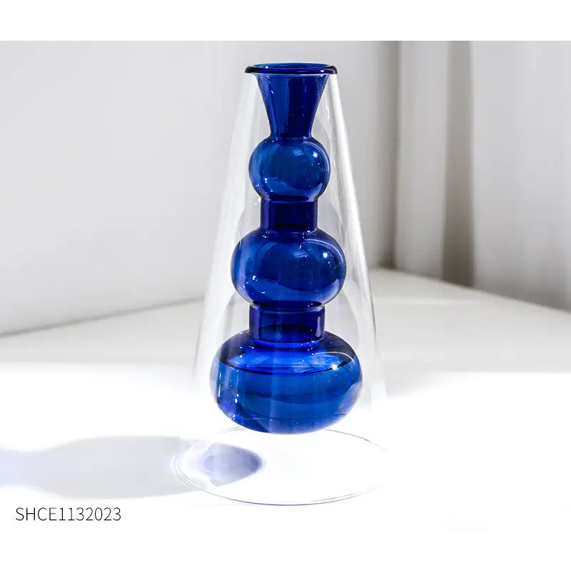 Petit vase en verre