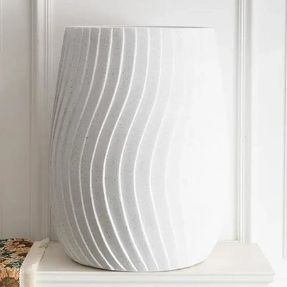 Pot de fleur blanc intérieur