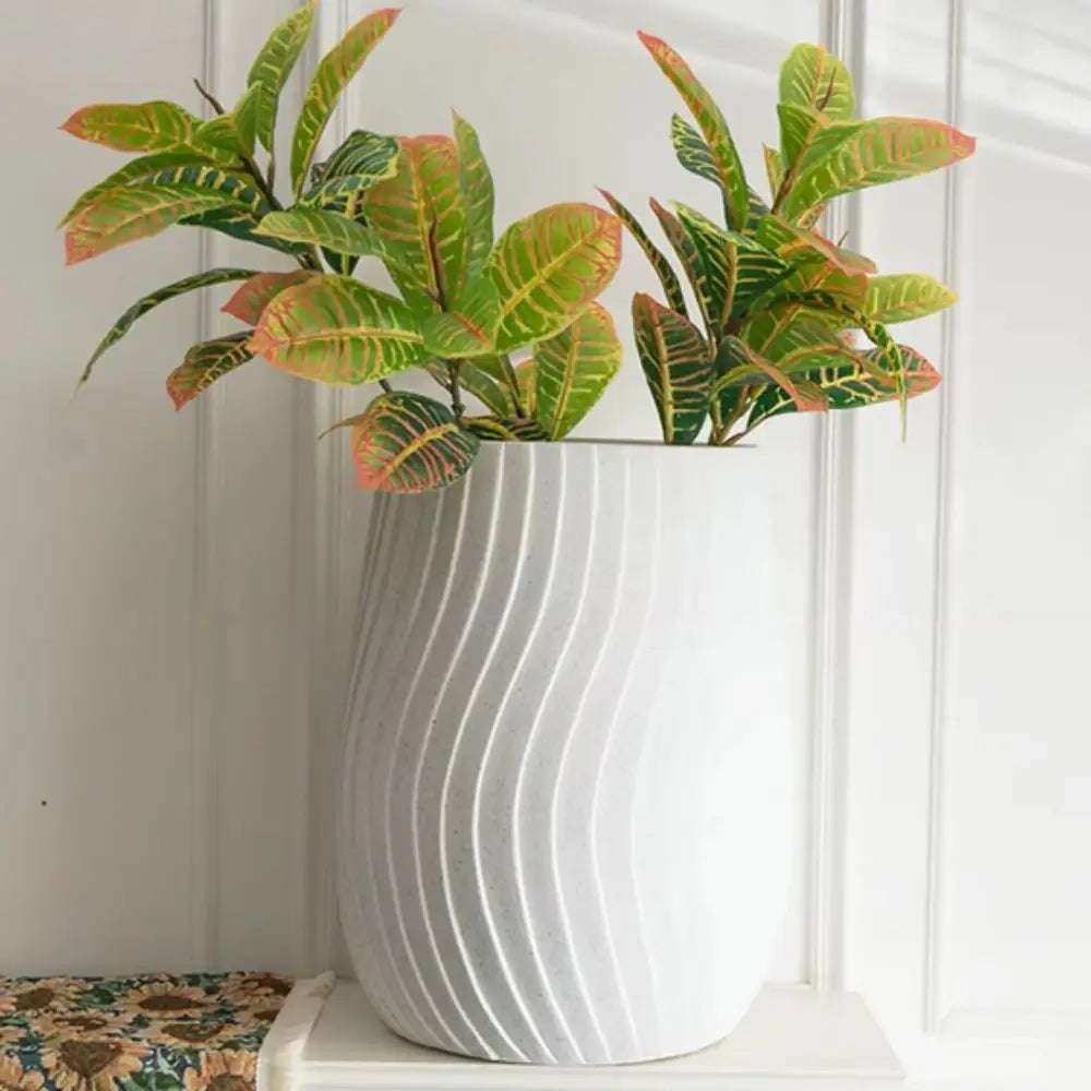 Pot de fleur blanc intérieur