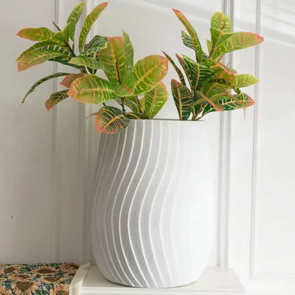 Pot de fleur blanc intérieur