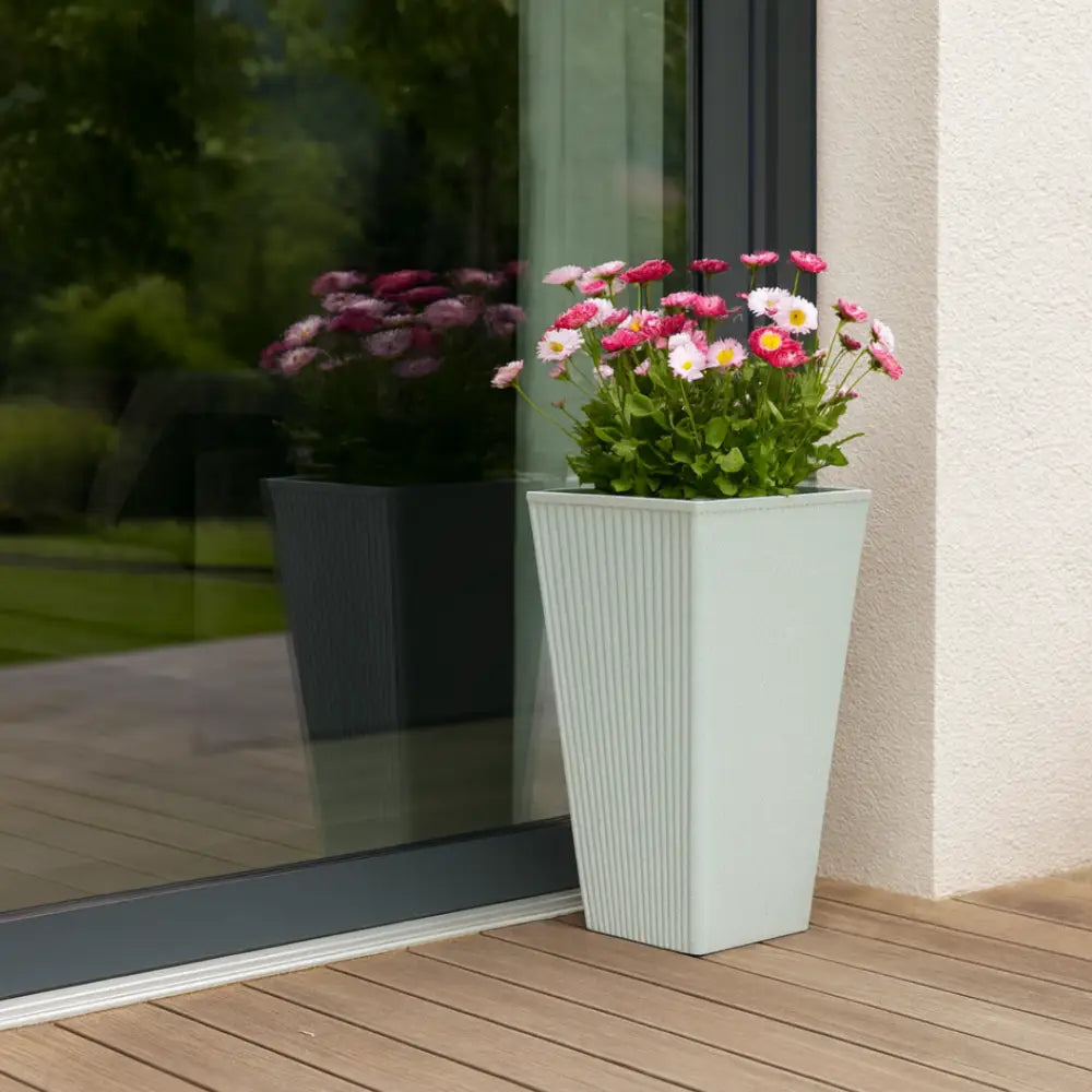 Pot de fleur carré gris