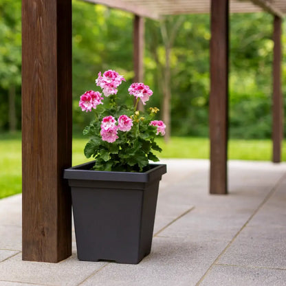Pot de fleur carré noir