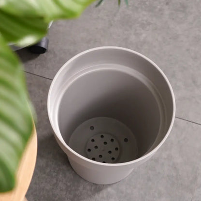 Pot de fleur en plastique gris