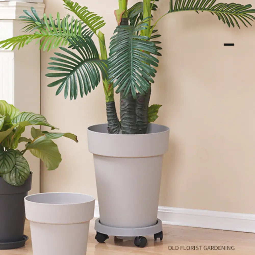 Pot de fleur en plastique gris