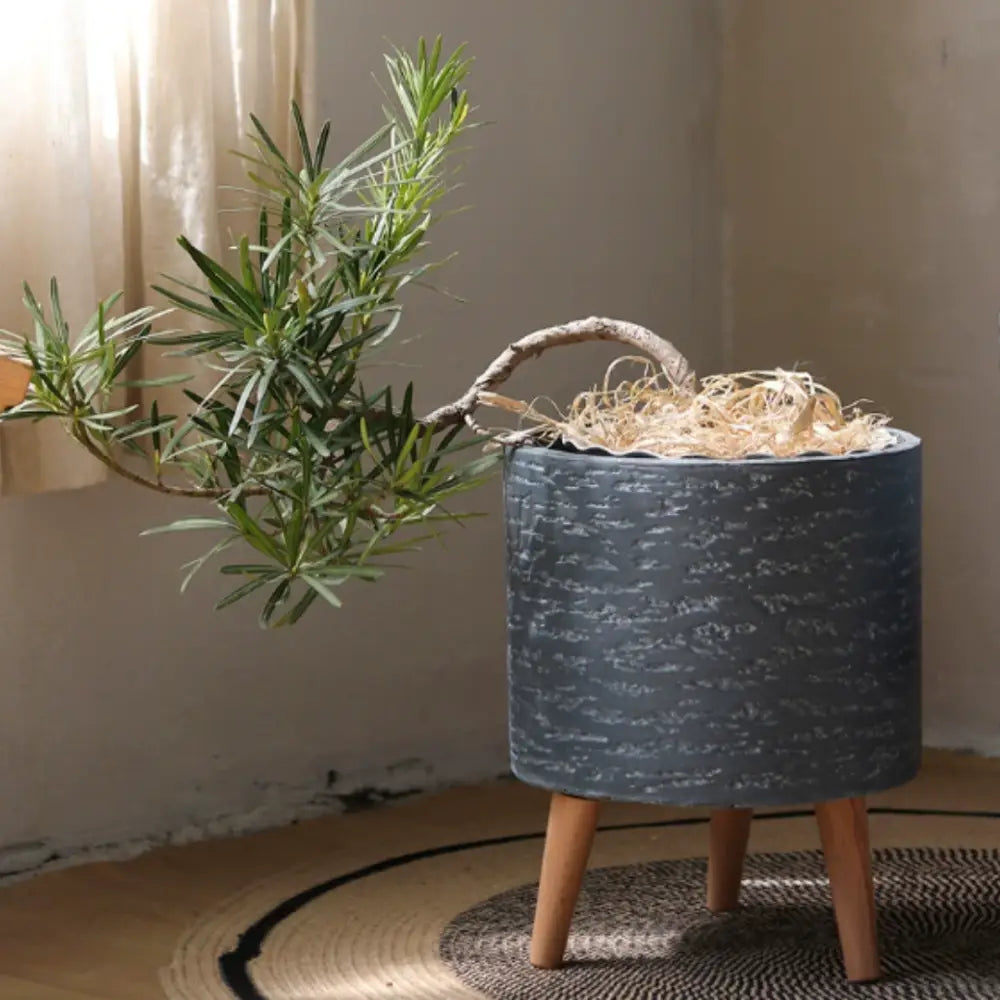 Pot de fleur intérieur sur pied