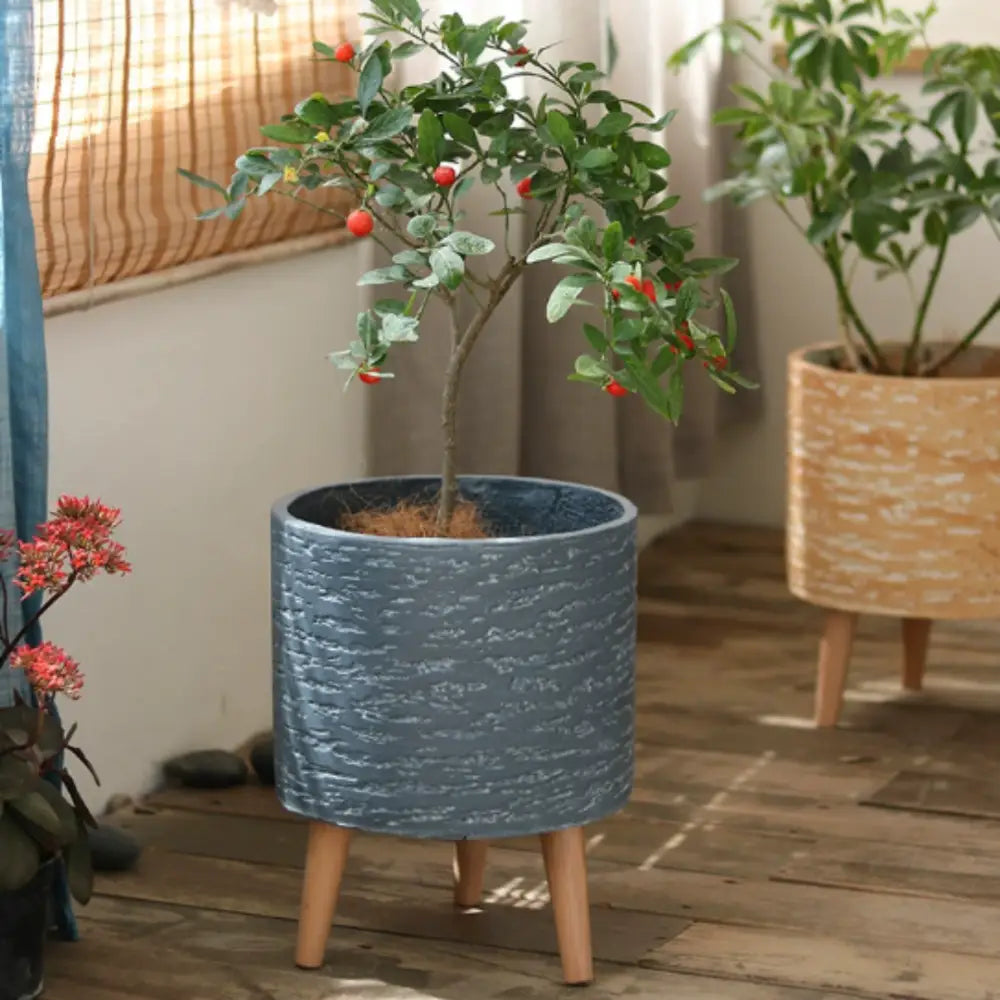 Pot de fleur intérieur sur pied