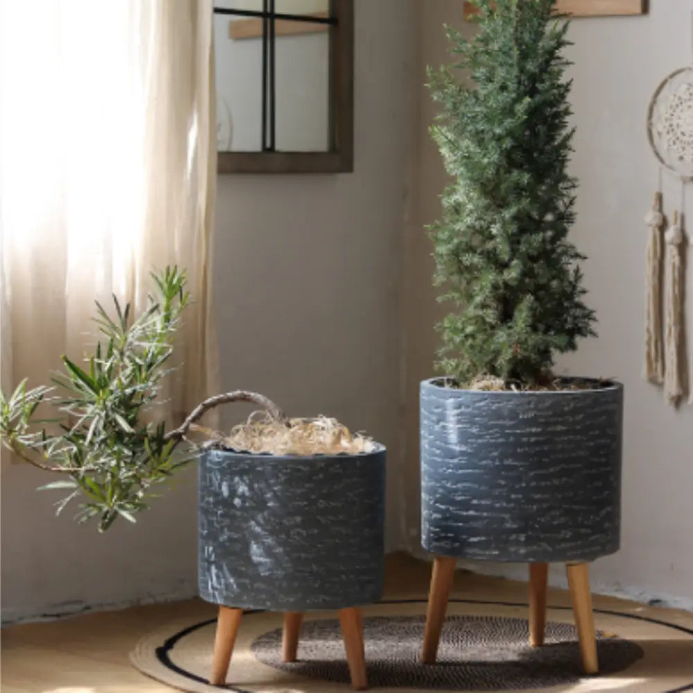 Pot de fleur intérieur sur pied