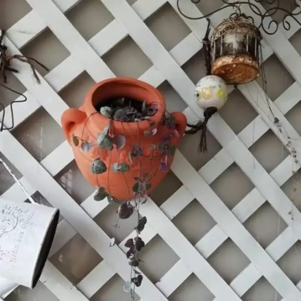 Pot de fleur mural en terre cuite