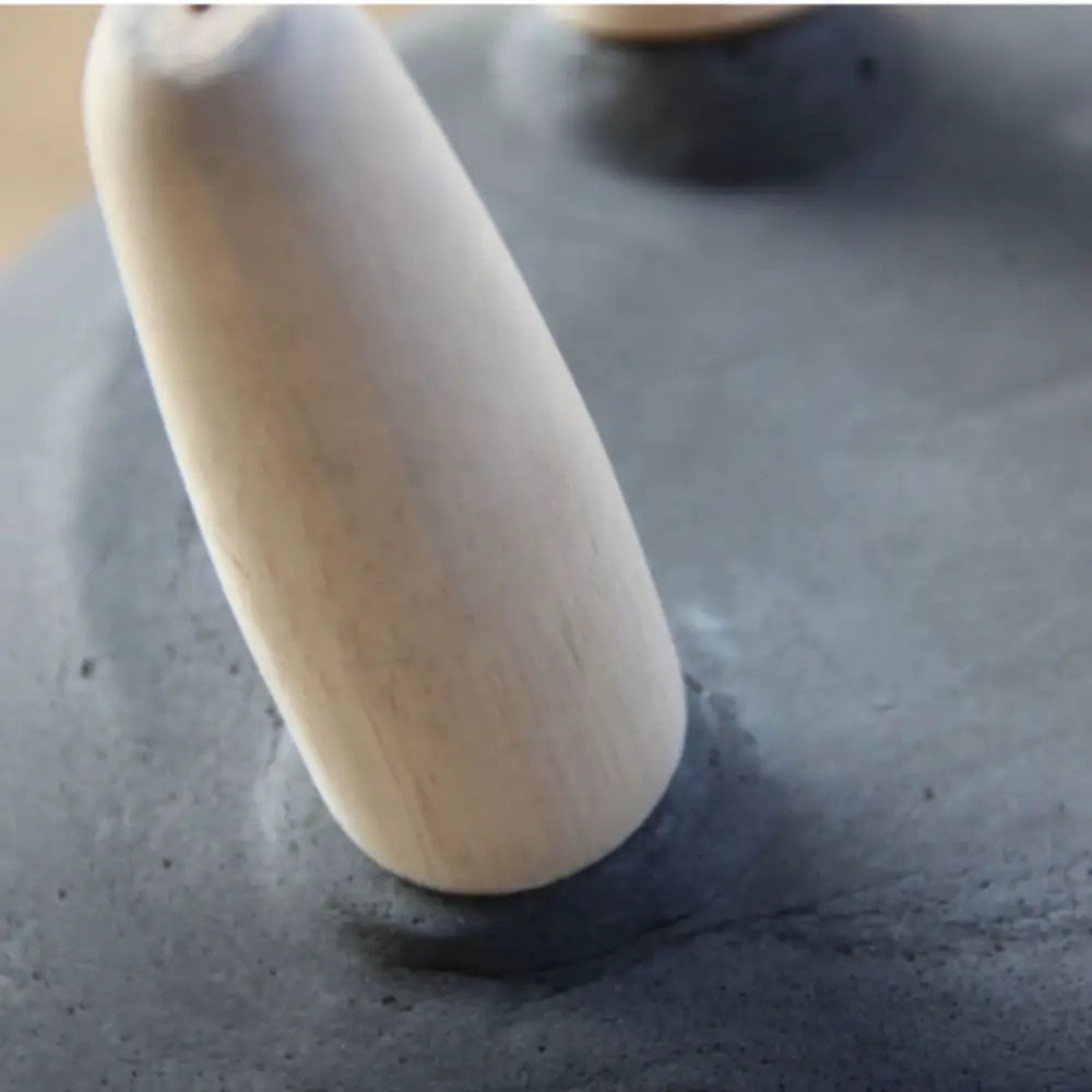 Pot de fleur noir sur pied