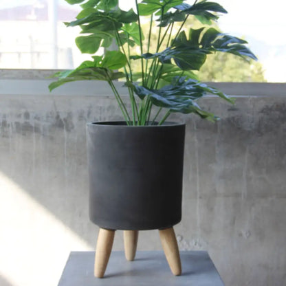 Pot de fleur noir sur pied