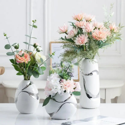 Vase blanc et argent