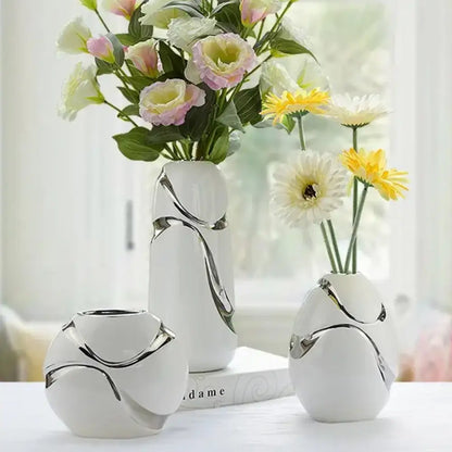 Vase blanc et argent