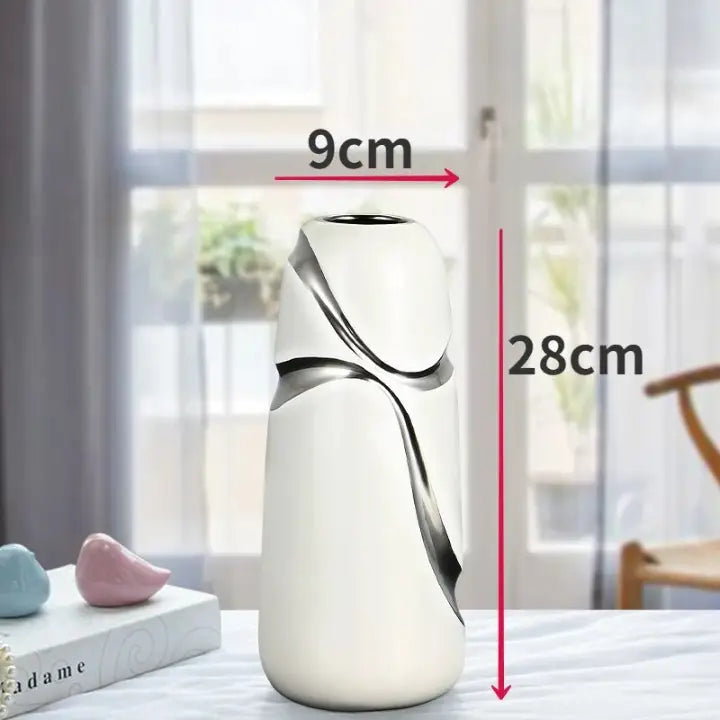 Vase blanc et argent