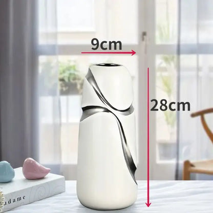 Vase blanc et argent