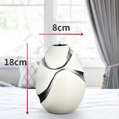 Vase blanc et argent