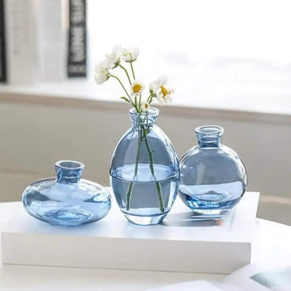 Vase bleu transparent