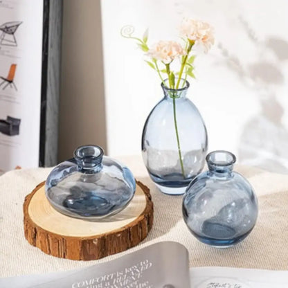 Vase bleu transparent