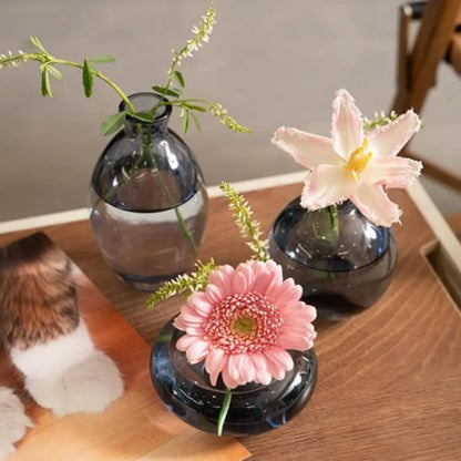 Vase bleu transparent