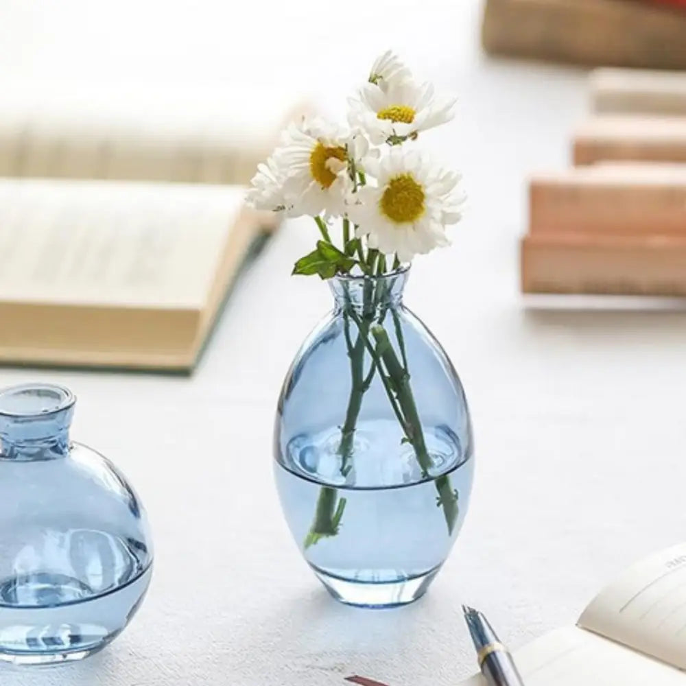 Vase bleu transparent