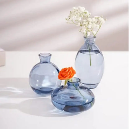 Vase bleu transparent